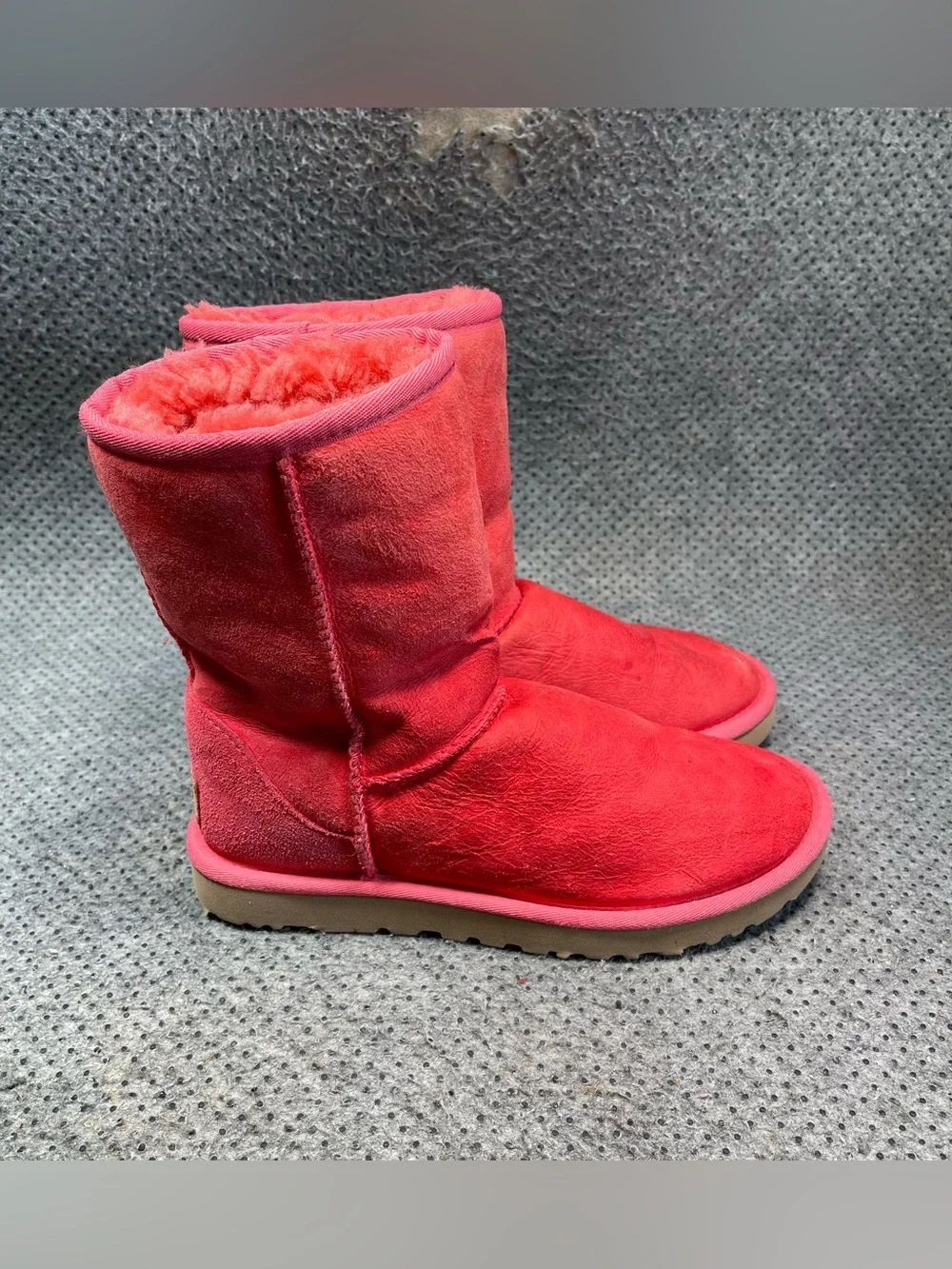 Ugg Classic II Short Pink Boots Size 6 Women’s